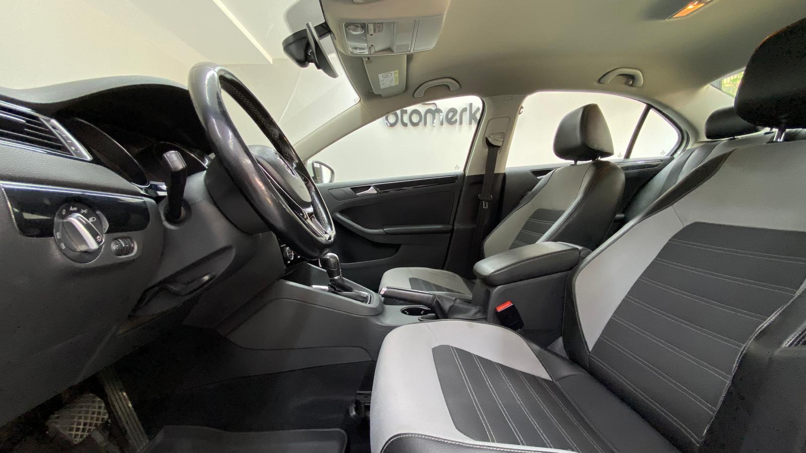 VOLKSWAGEN JETTA 13